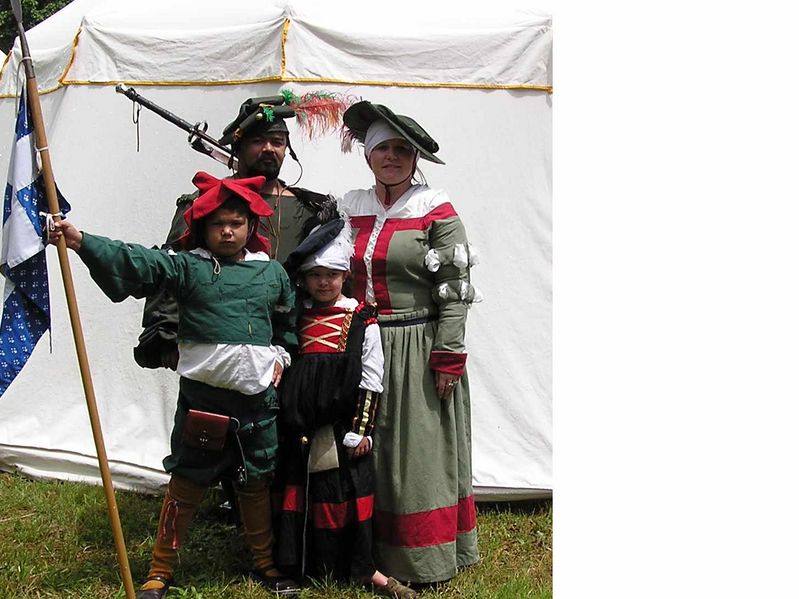 File:Von Bern Family Summer 2005 cropped.jpg