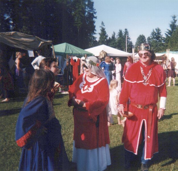 File:Baron Julian and Baroness Arianne Aquaterra.jpg