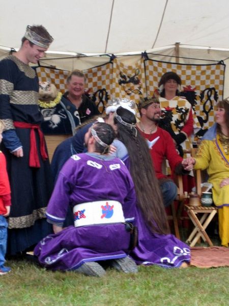 File:Durin and Ceridwin Coronets on.jpg